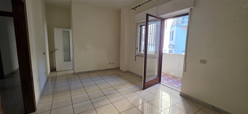 Appartamento da ristrutturare in via michelangelo schipa 116, Napoli