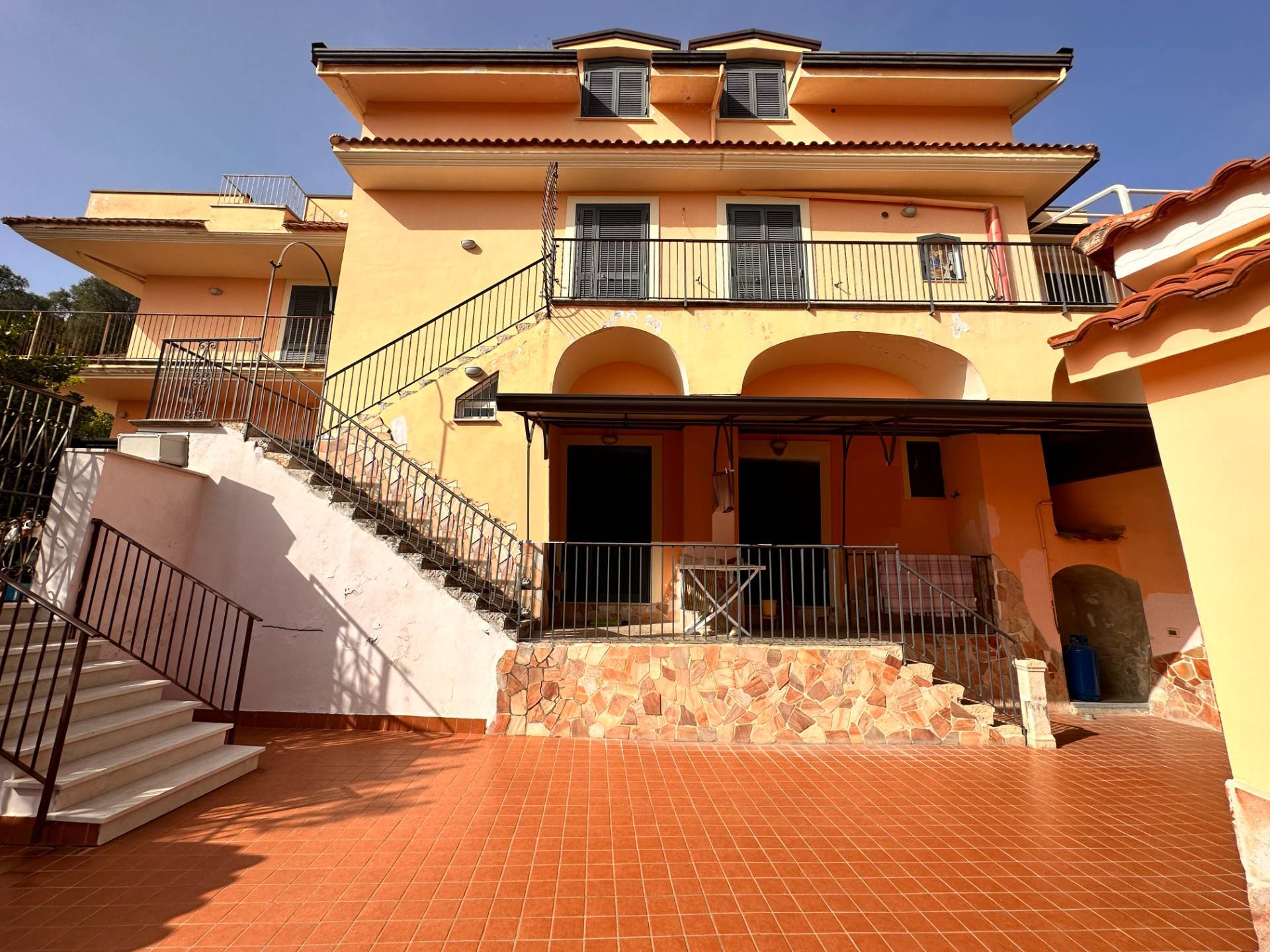 Casa indipendente con terrazzo a Maddaloni