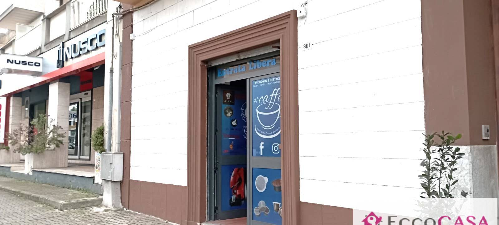 Locale commerciale in affitto a Casagiove