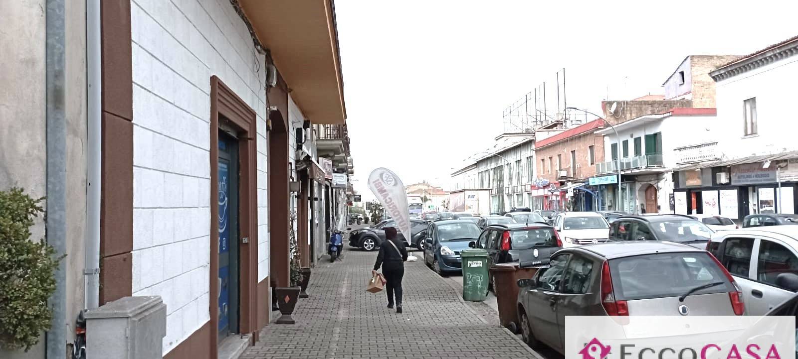 Locale commerciale in affitto a Casagiove