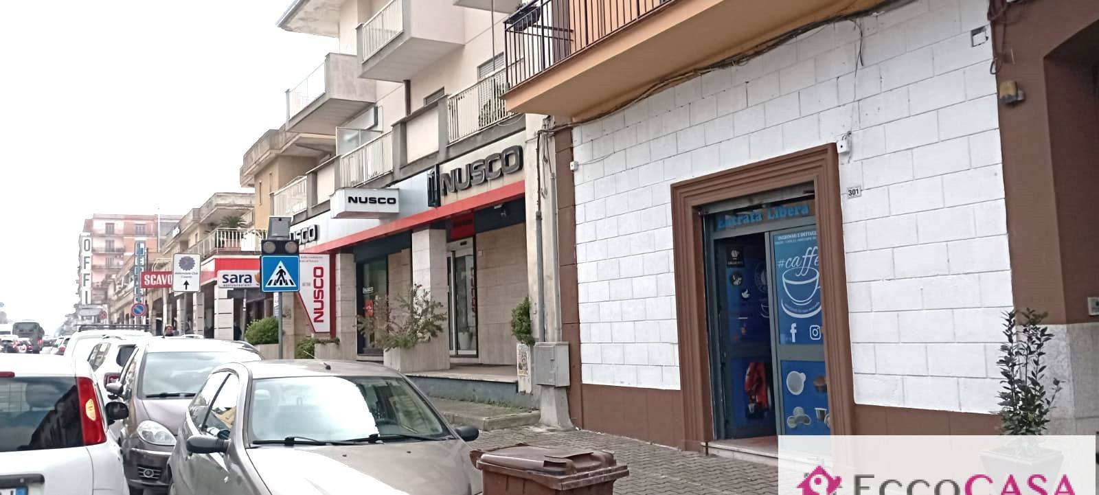 Locale commerciale in affitto a Casagiove