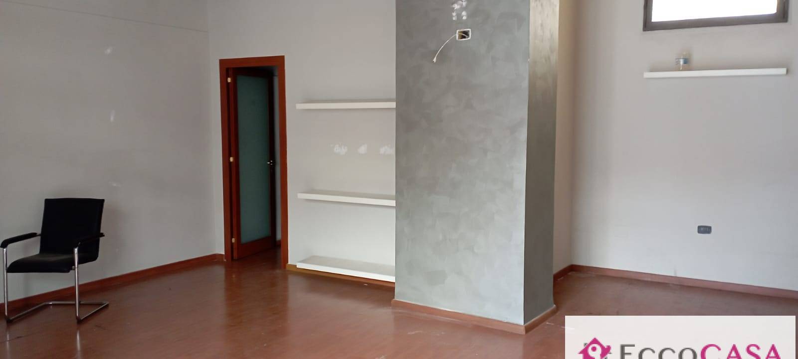 Locale commerciale in affitto a Casagiove