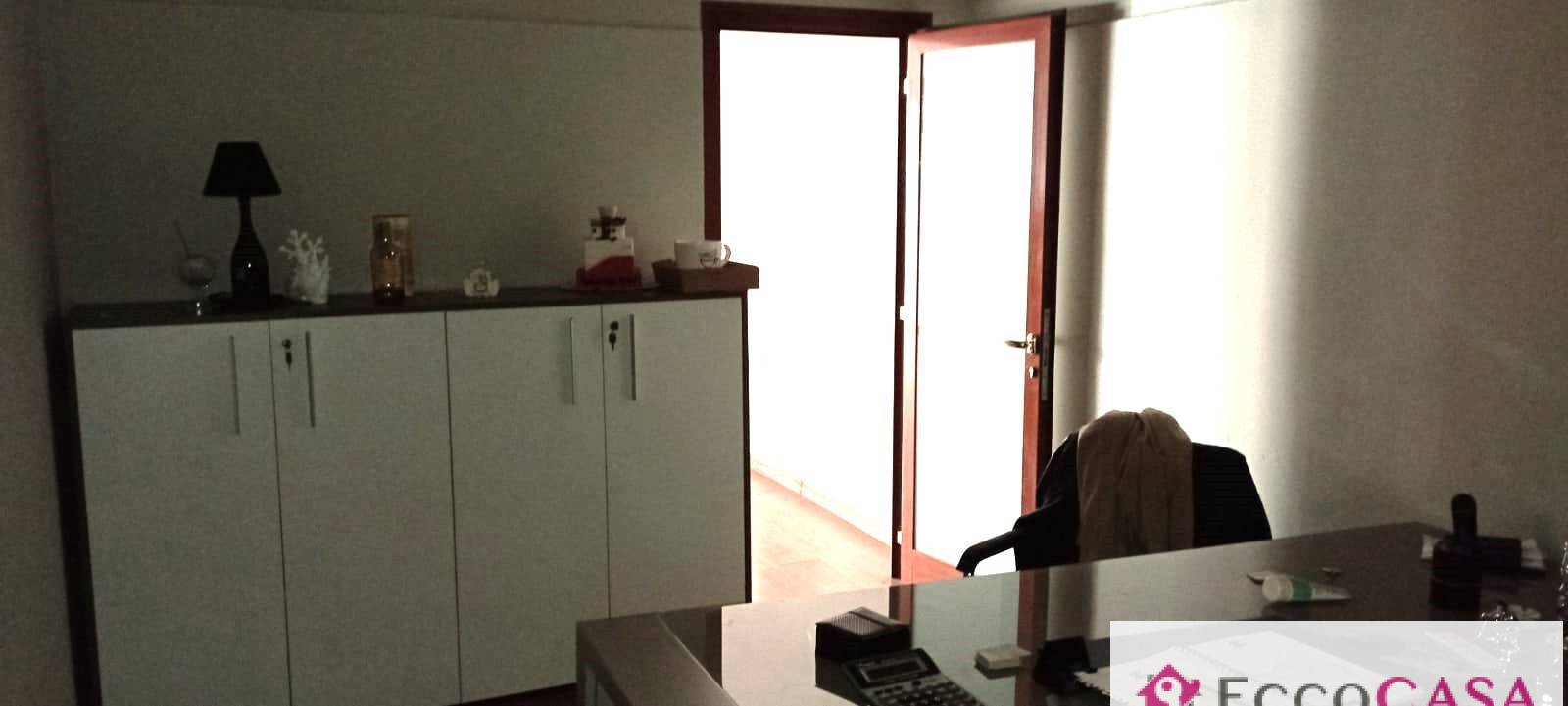 Locale commerciale in affitto a Casagiove