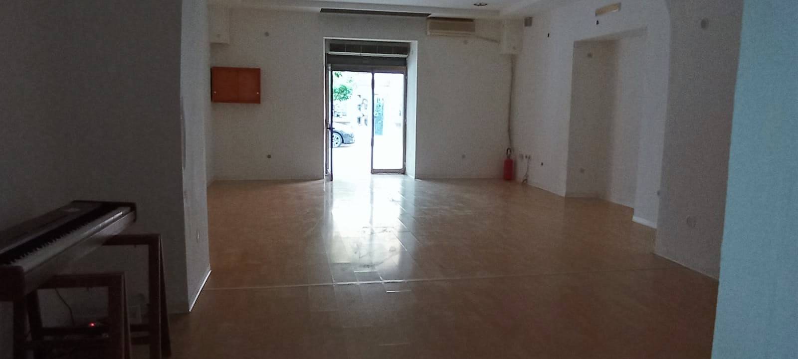 Locale commerciale in affitto a Maddaloni