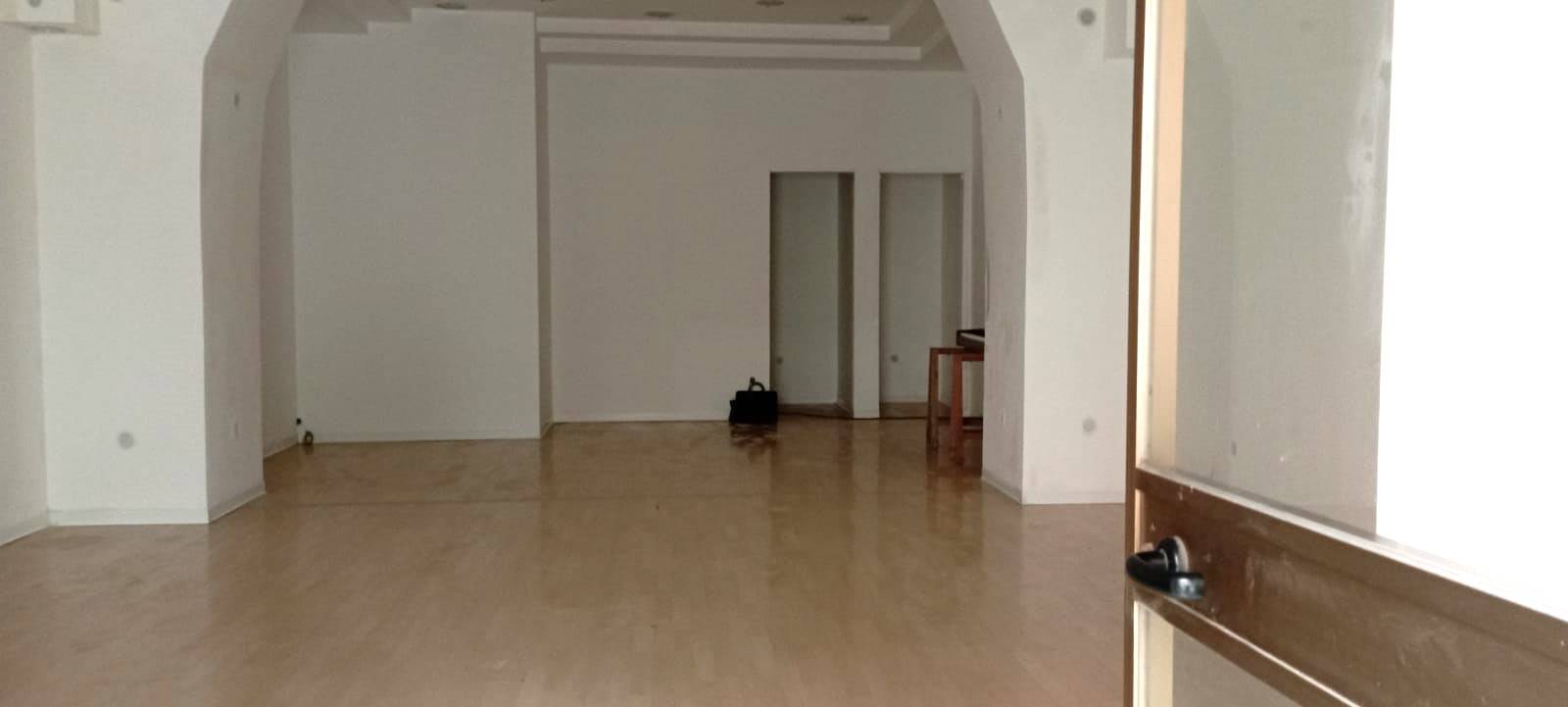 Locale commerciale in affitto a Maddaloni