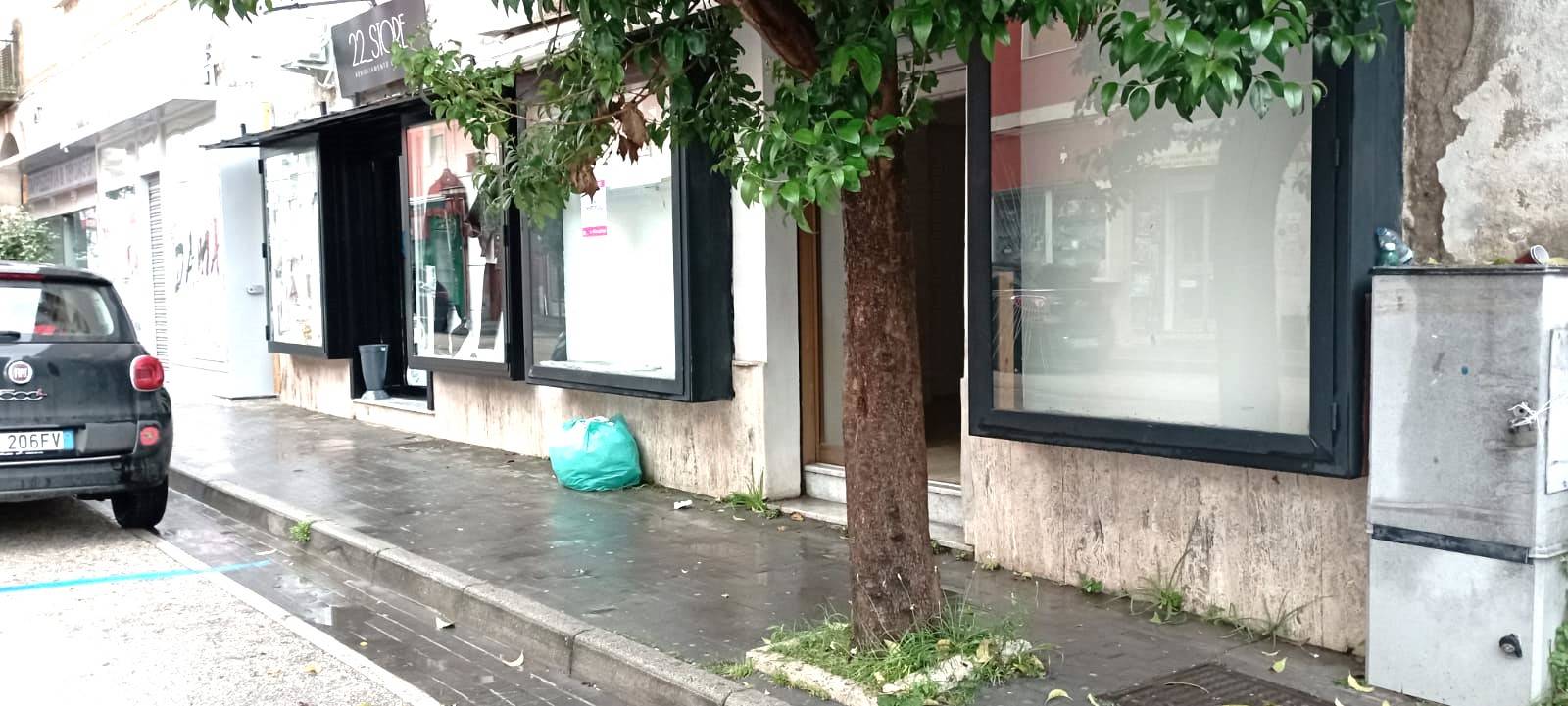 Locale commerciale in affitto a Maddaloni