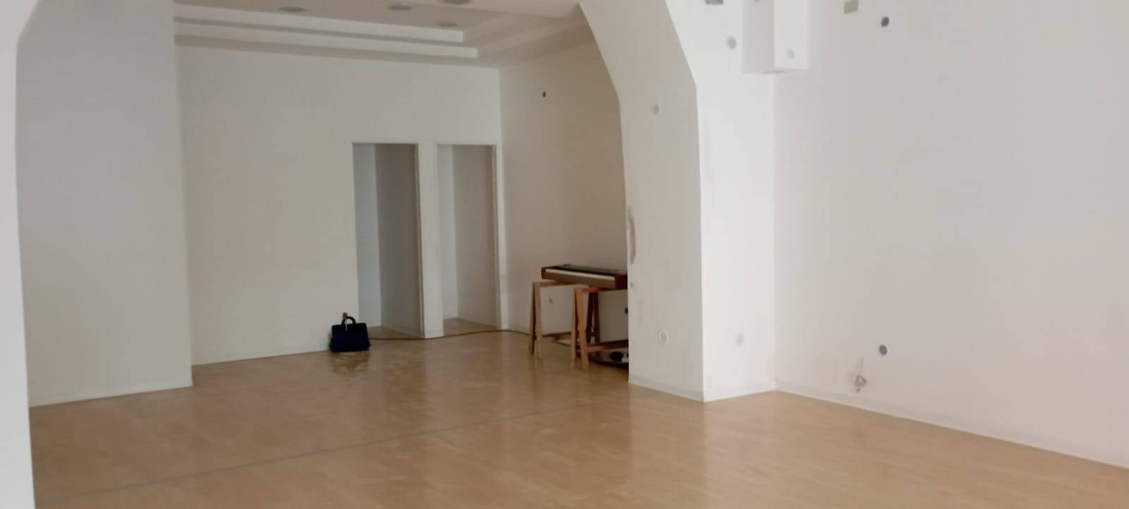 Locale commerciale in affitto a Maddaloni