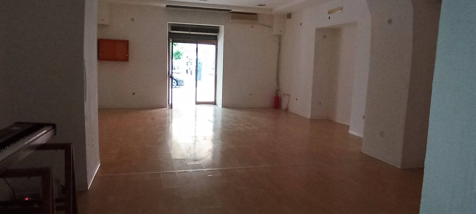 Locale commerciale in affitto a Maddaloni