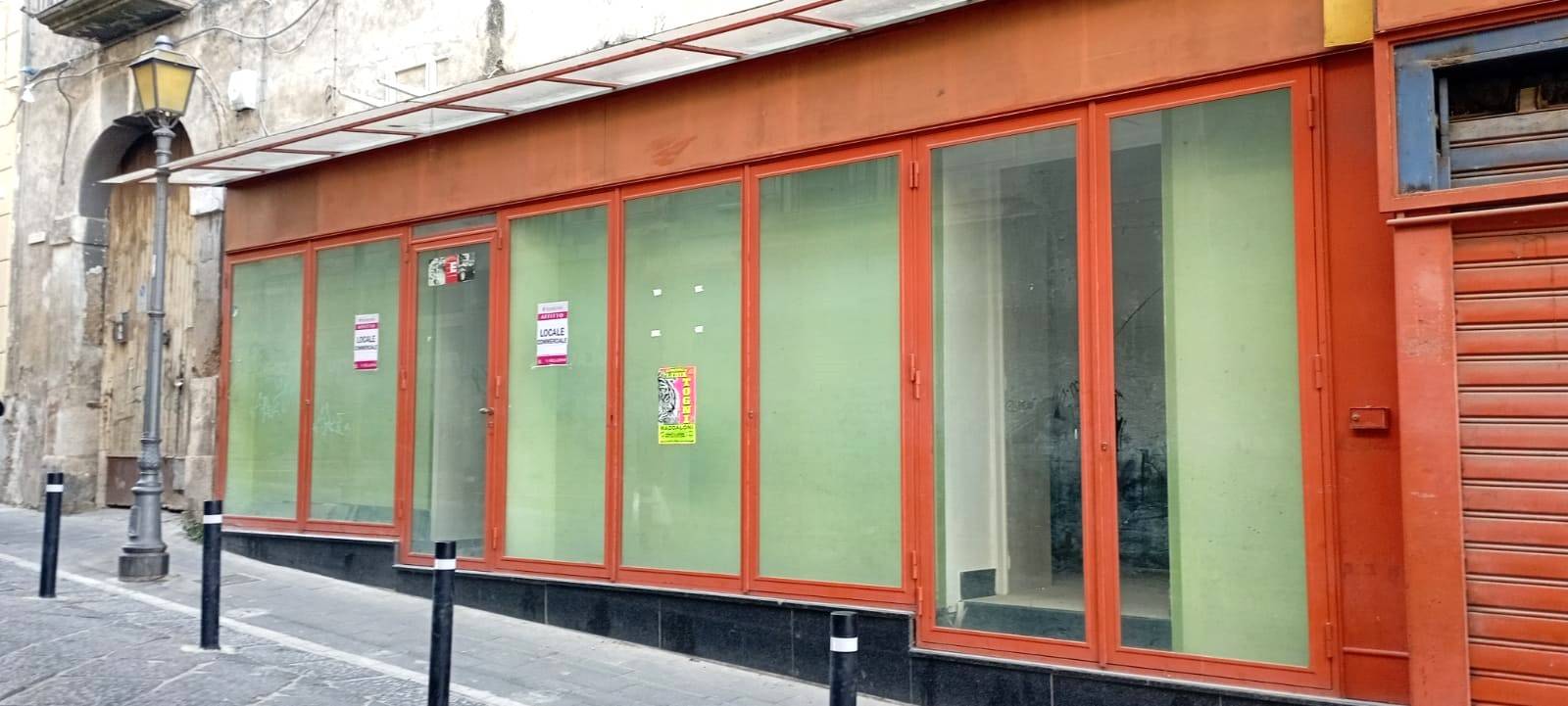 Locale commerciale in affitto a Maddaloni