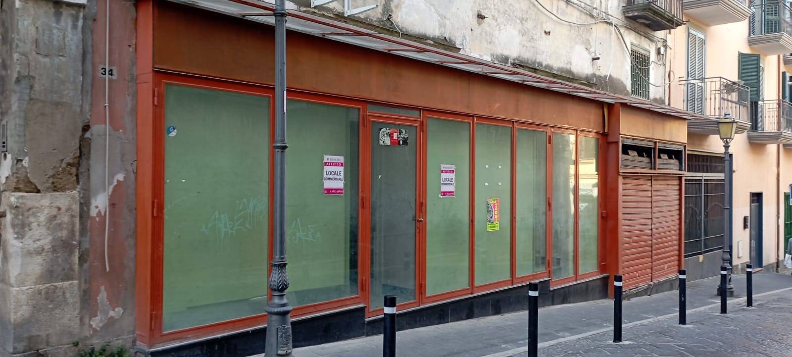 Locale commerciale in affitto a Maddaloni