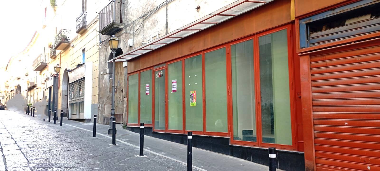 Locale commerciale in affitto a Maddaloni