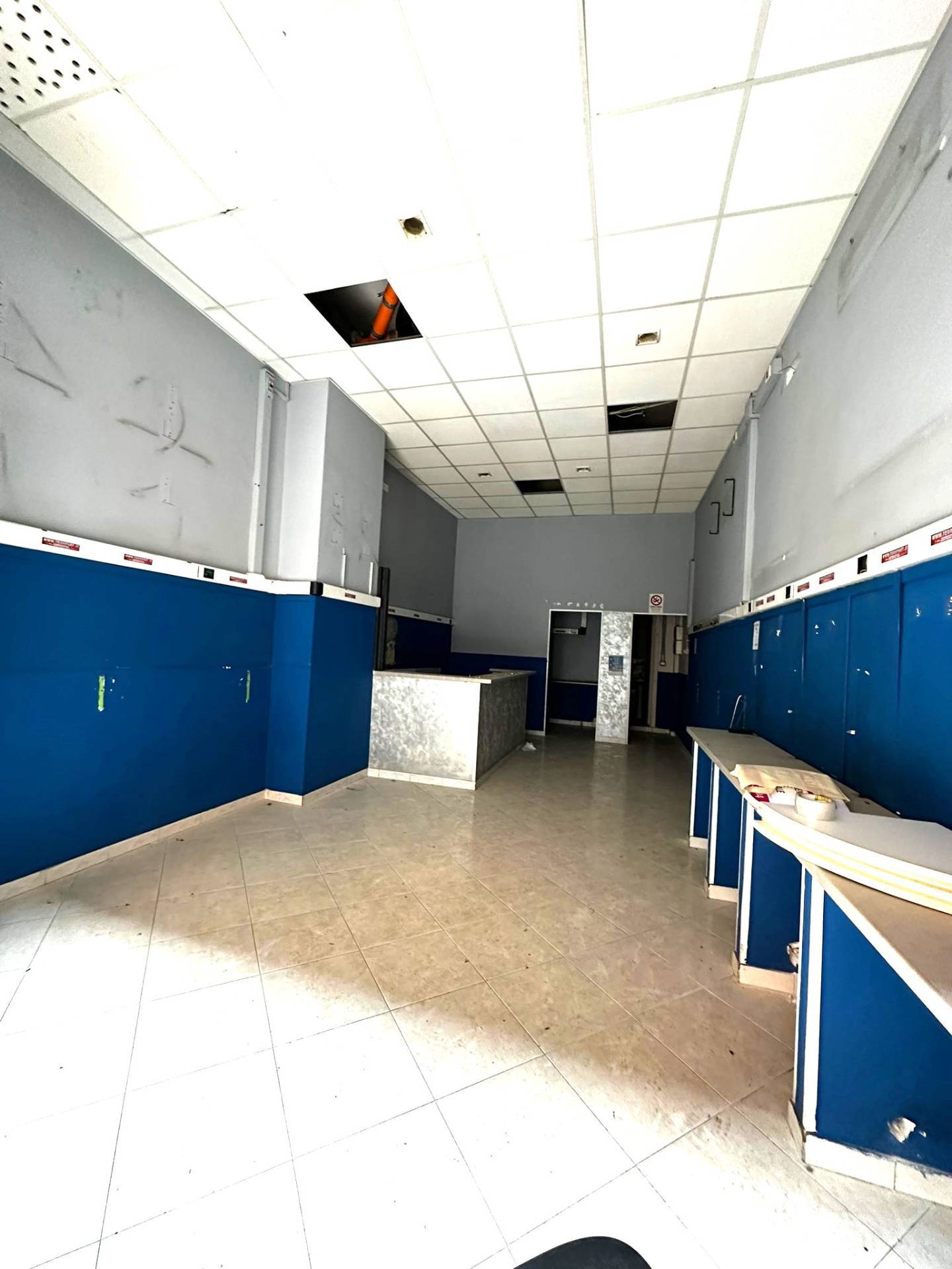 Locale commerciale in vendita a Maddaloni