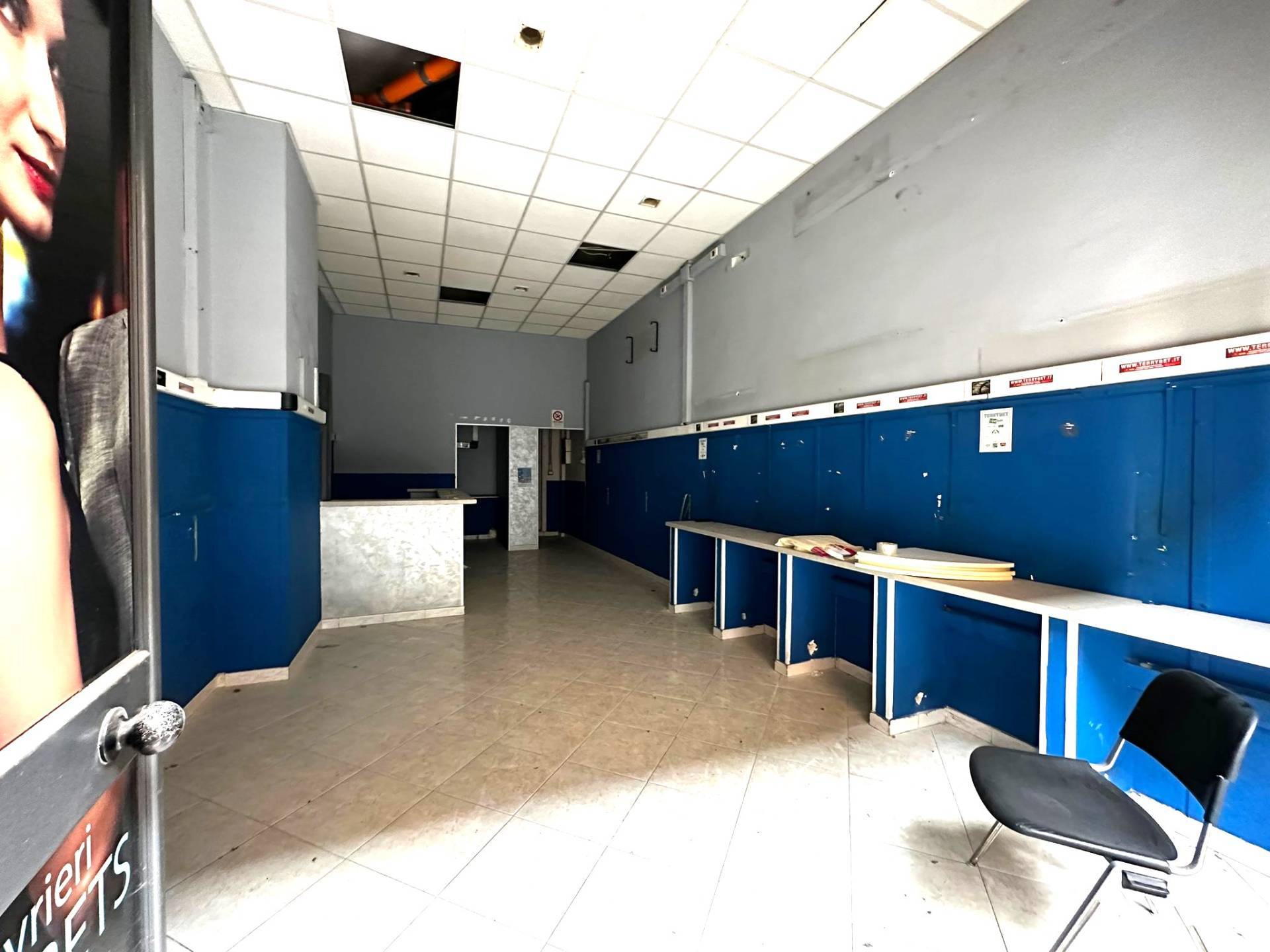 Locale commerciale in vendita a Maddaloni