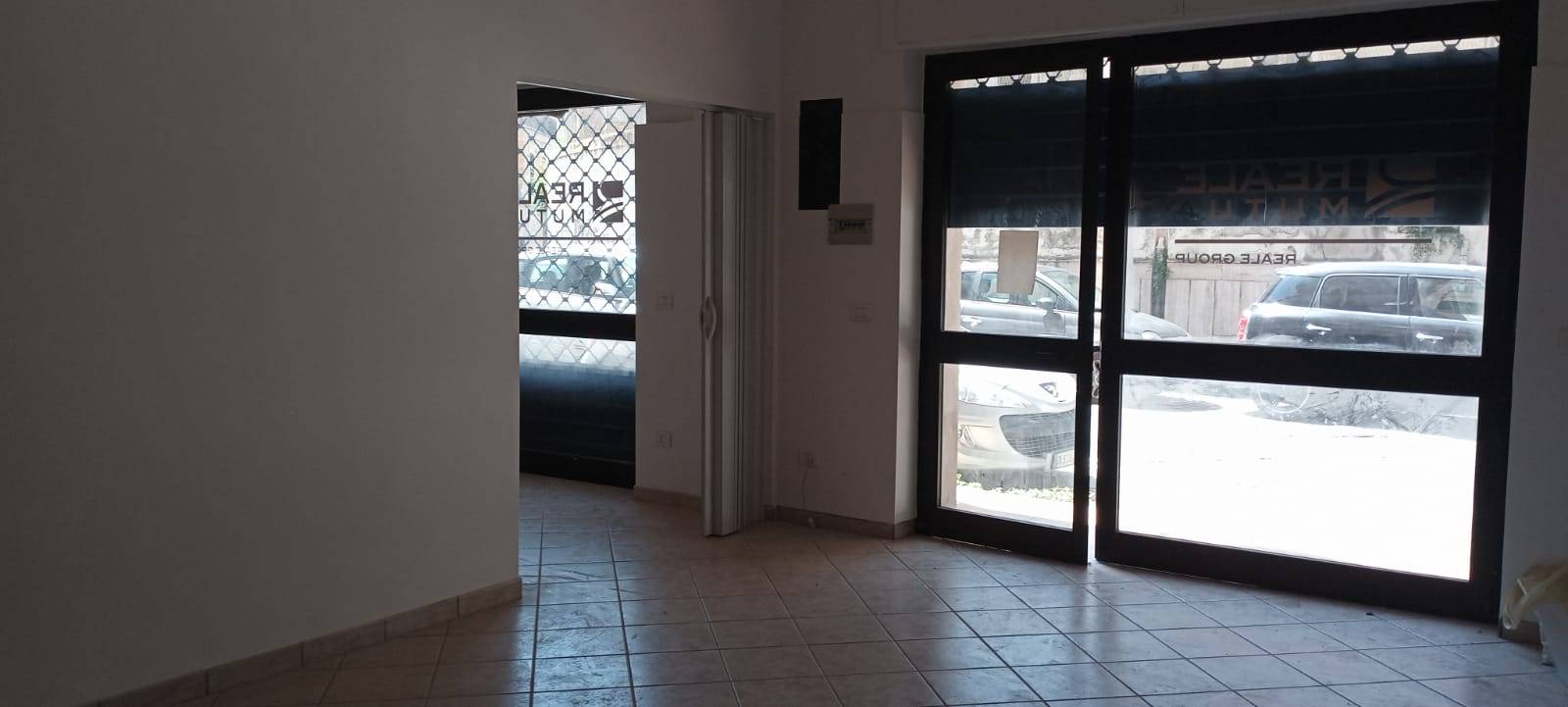 Locale commerciale in vendita a Maddaloni