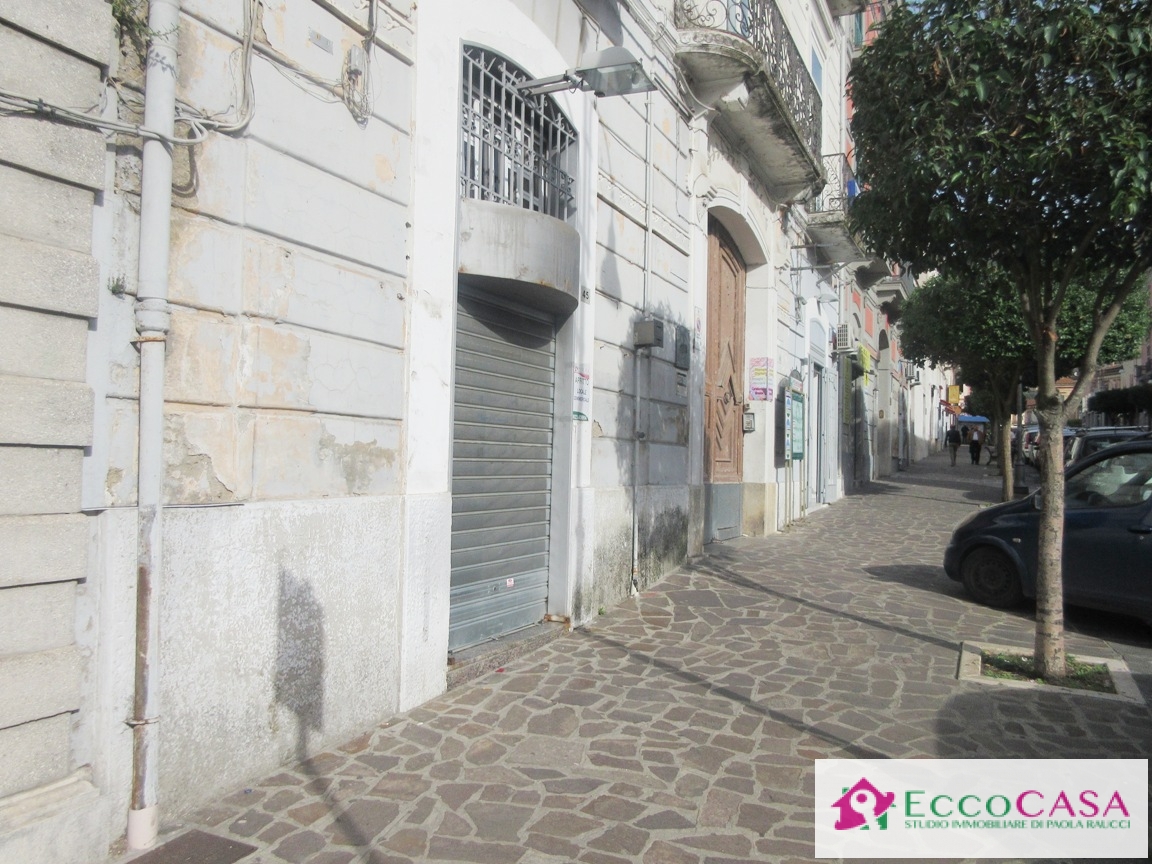 Locale commerciale in vendita a Maddaloni