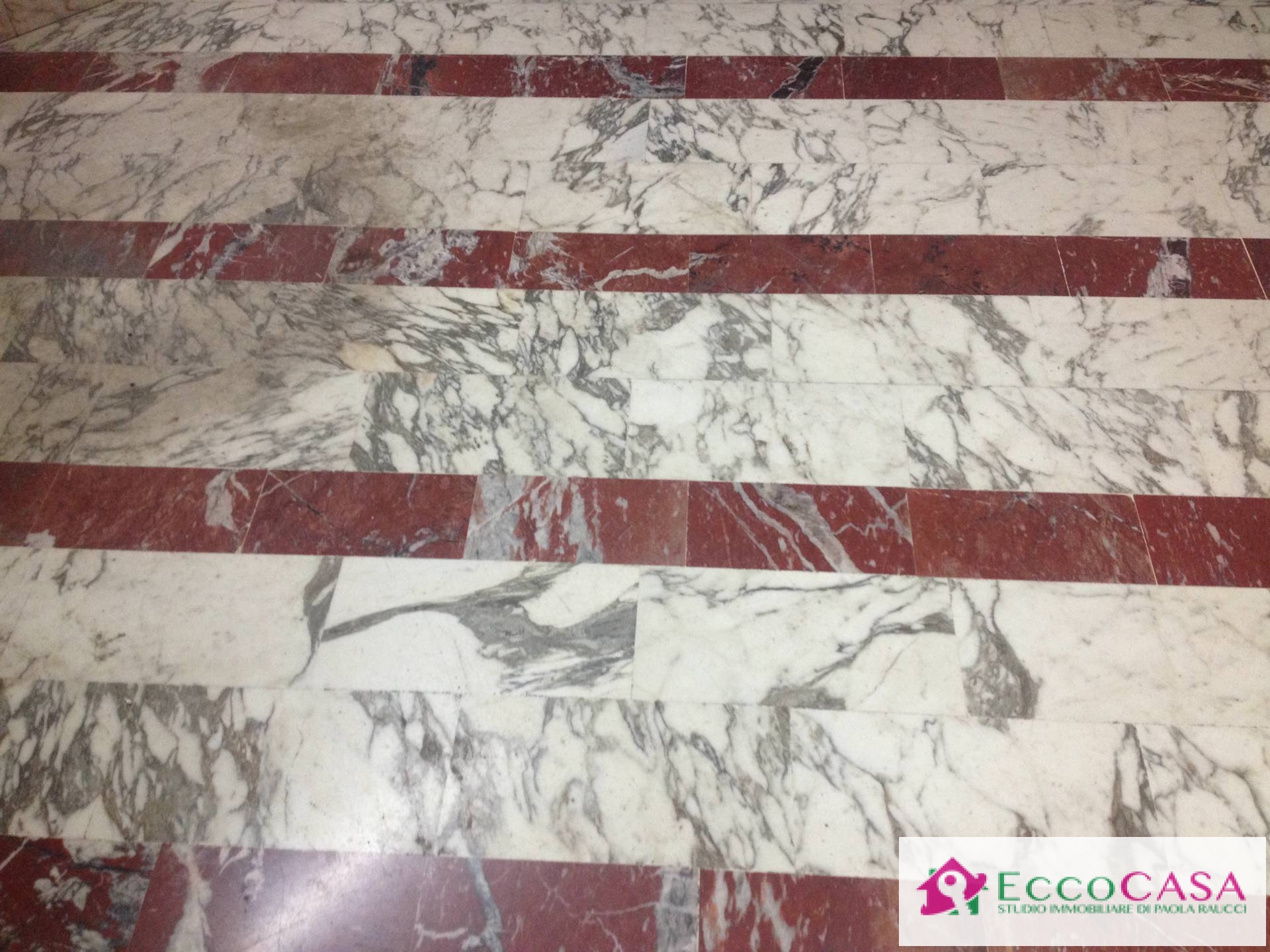 Locale commerciale in vendita a Maddaloni