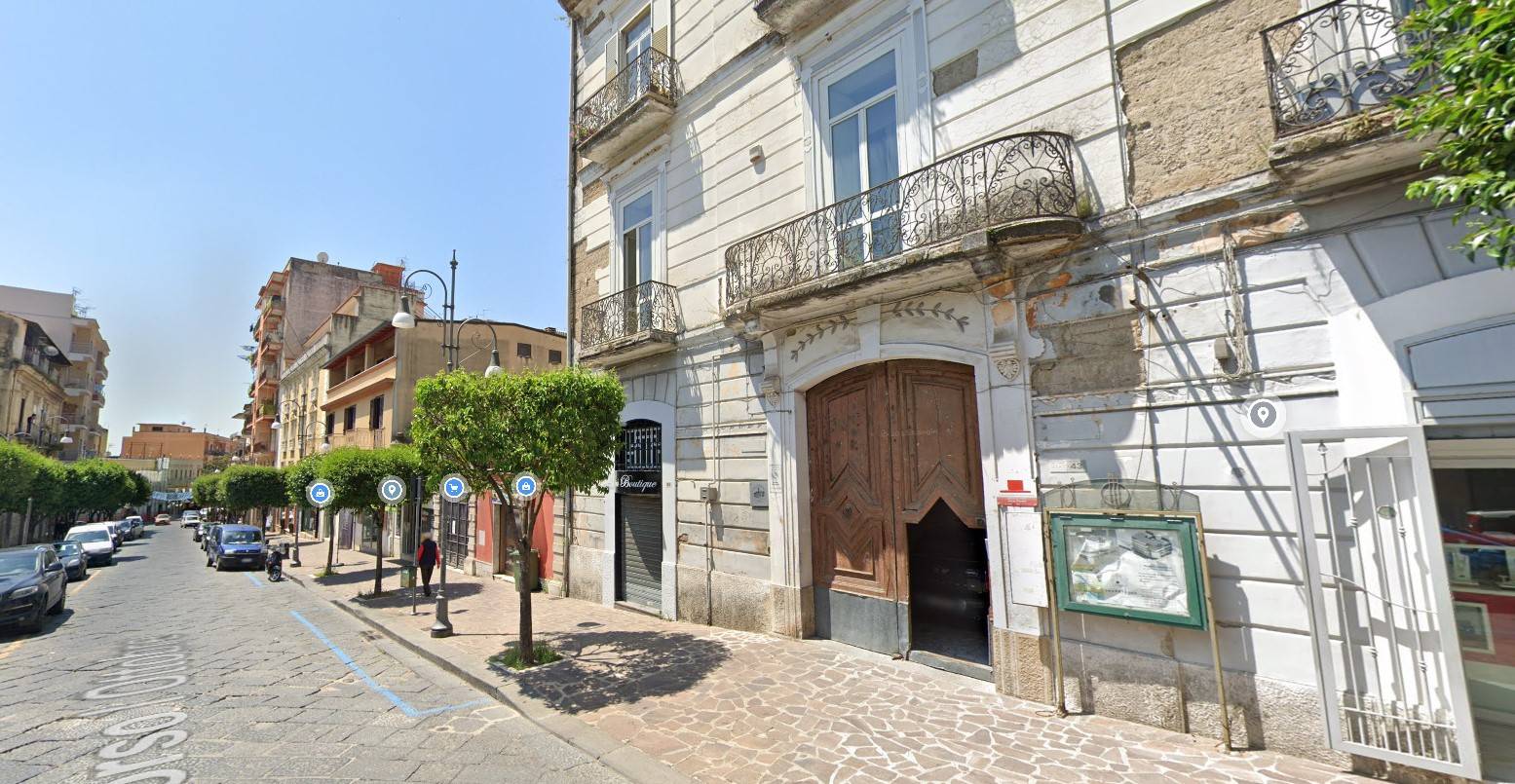 Locale commerciale in vendita a Maddaloni