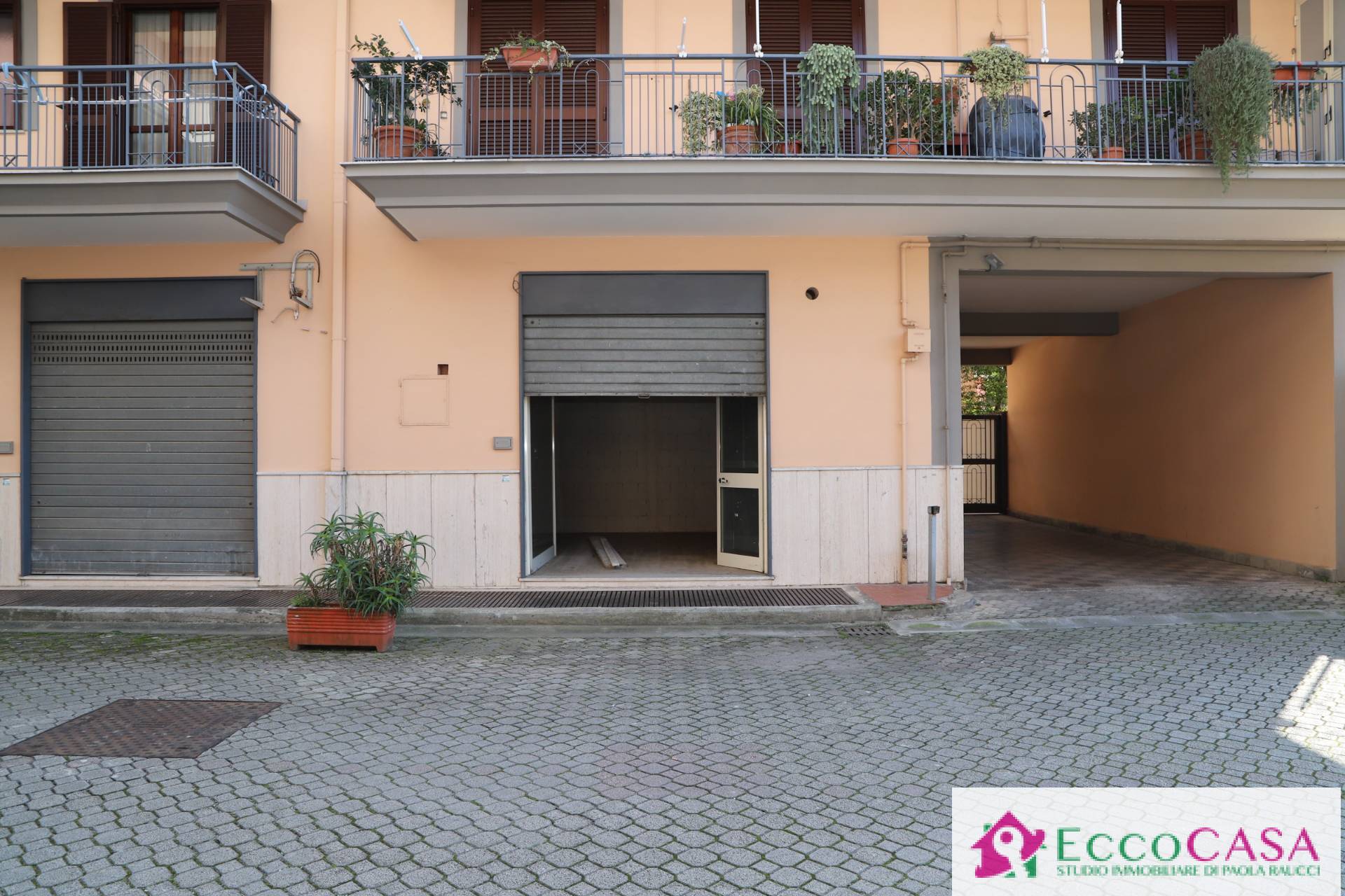 Locale commerciale in vendita a Maddaloni