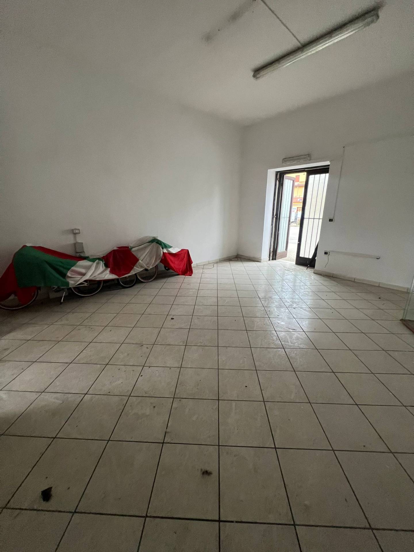 Locale commerciale in affitto a Maddaloni