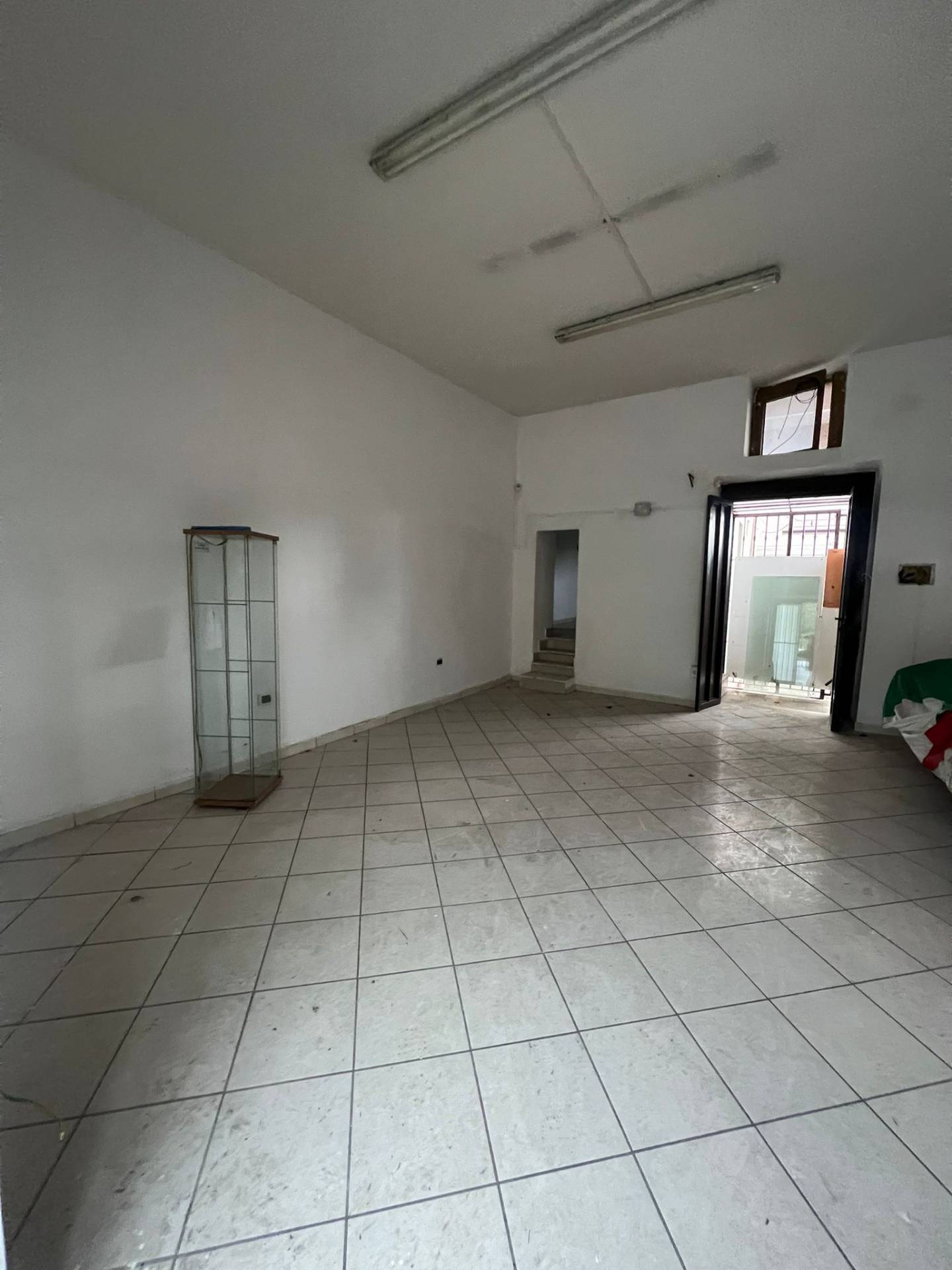 Locale commerciale in affitto a Maddaloni