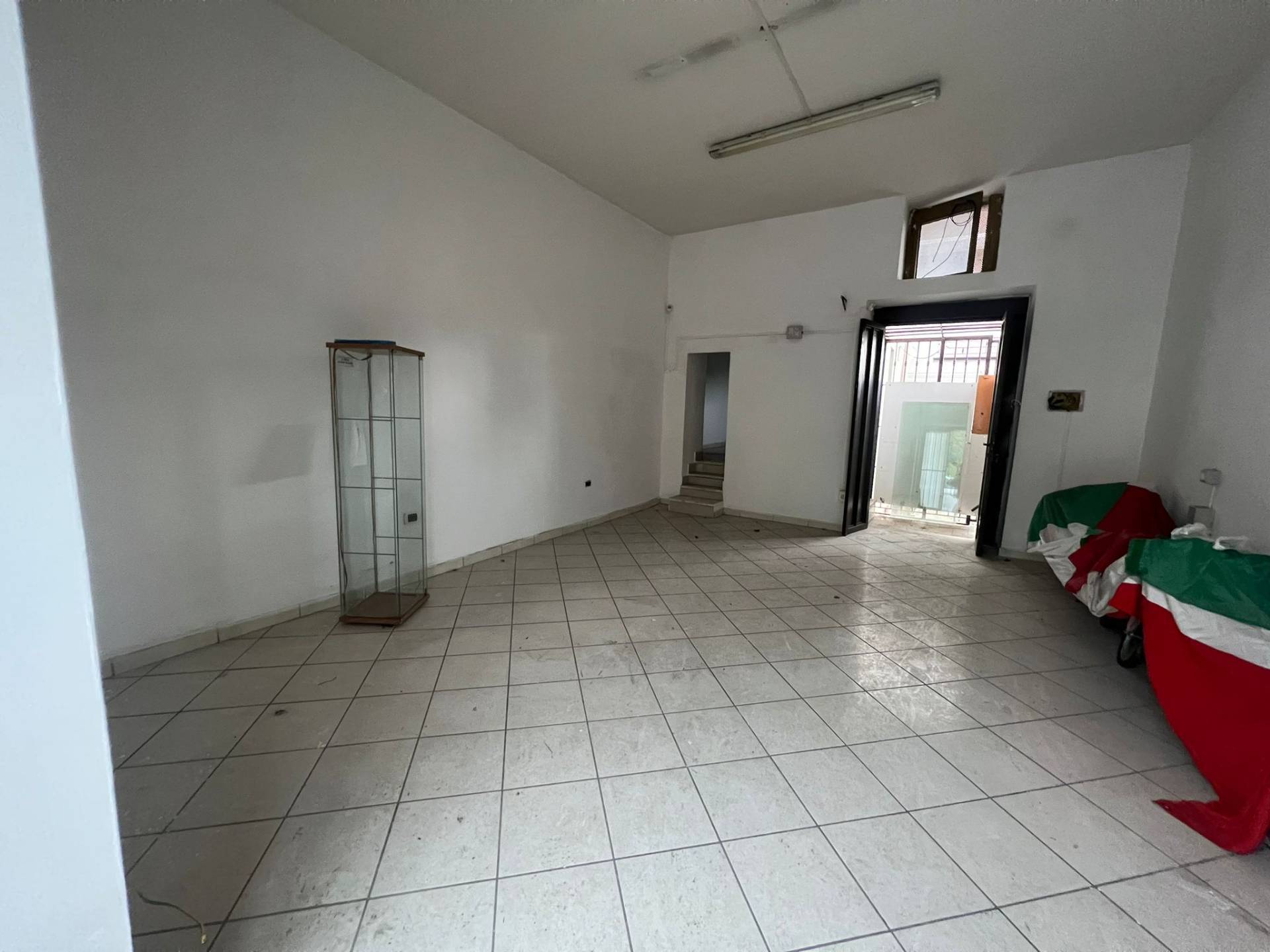 Locale commerciale in affitto a Maddaloni