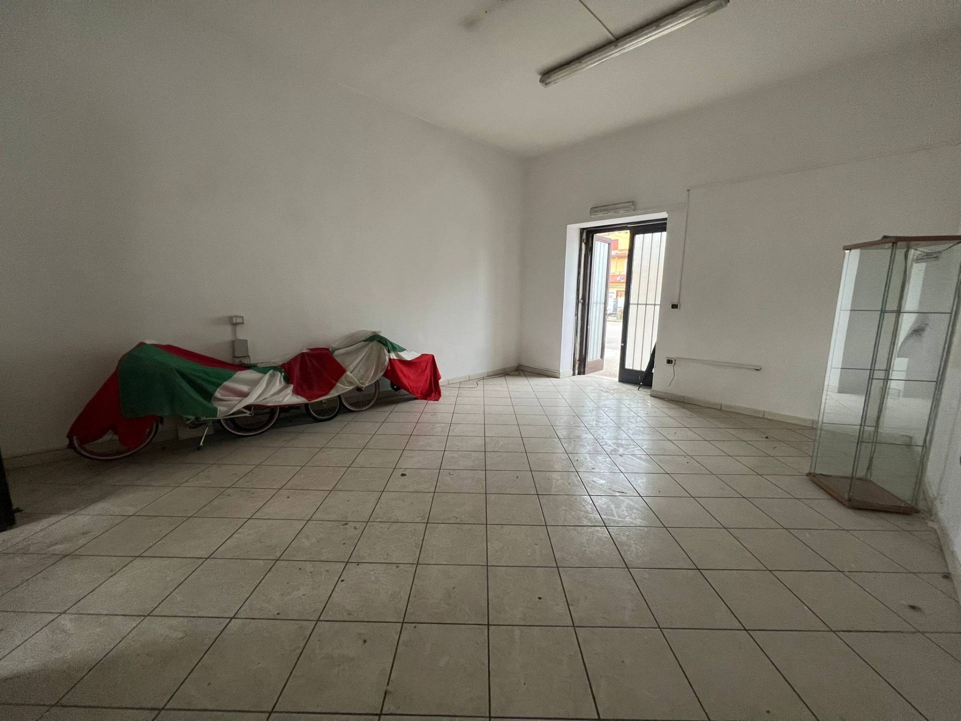 Locale commerciale in affitto a Maddaloni