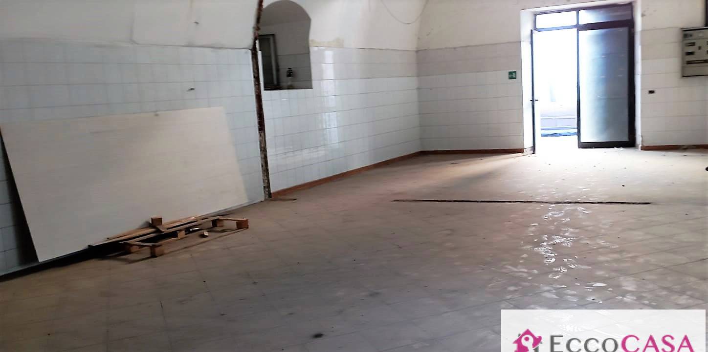 Locale commerciale in affitto a Maddaloni