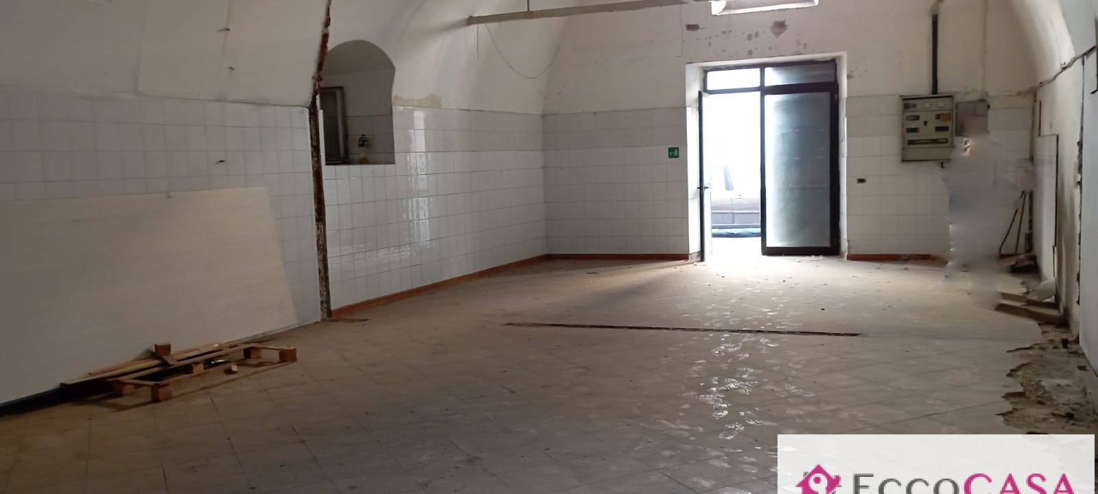 Locale commerciale in affitto a Maddaloni