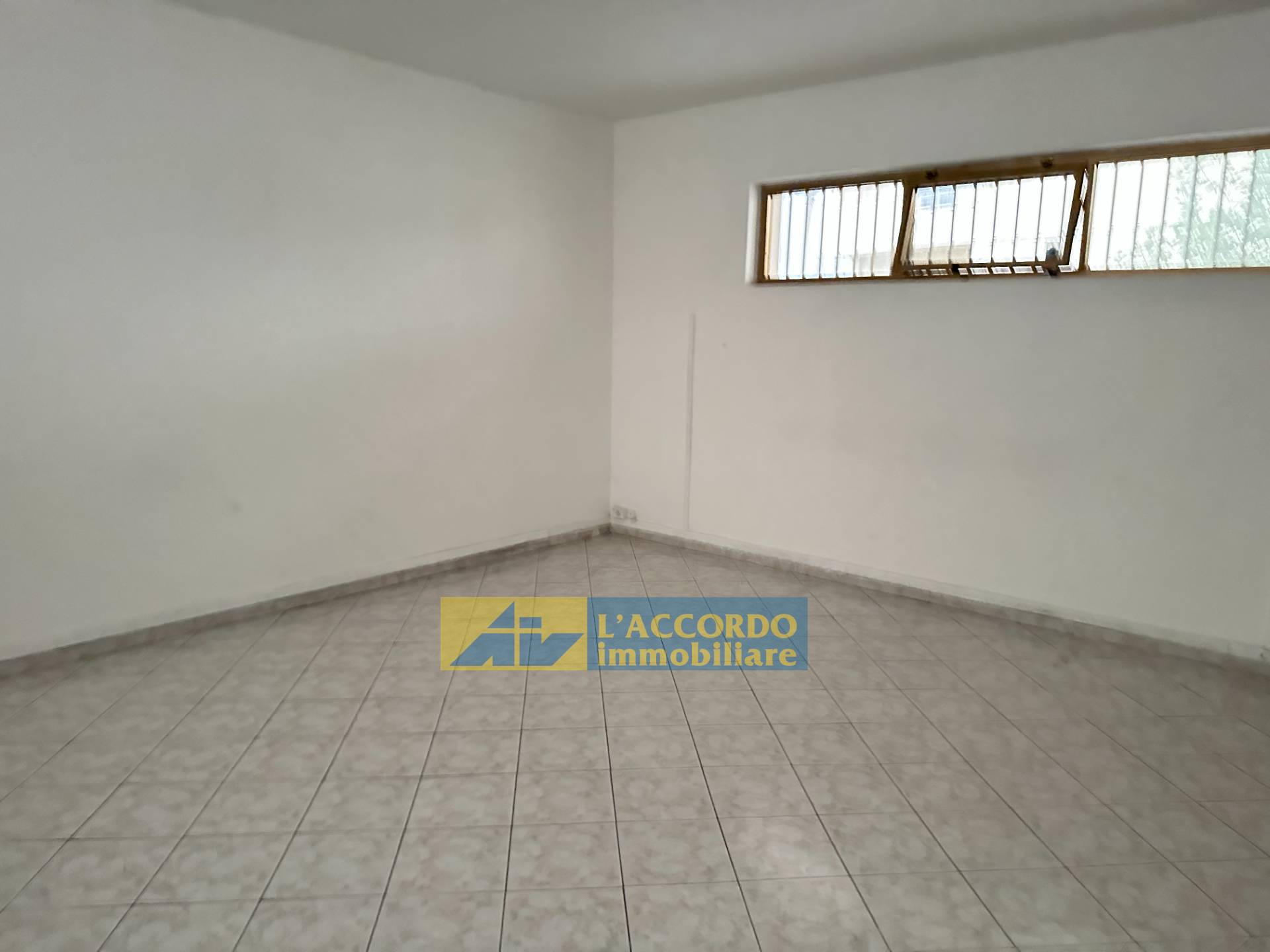 LOCALE COMMERCIALE in vendita a Chieti, SCALO