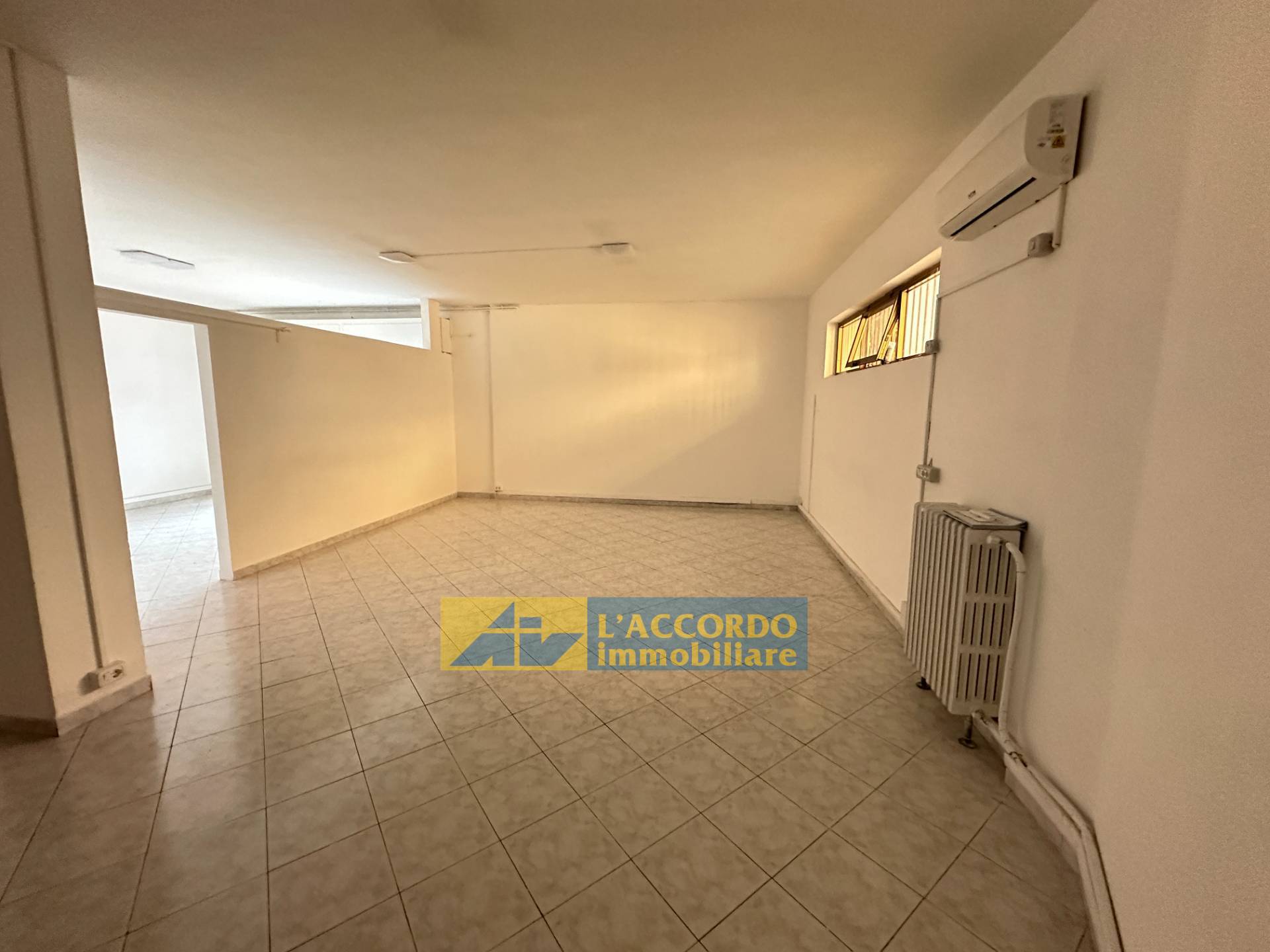 LOCALE COMMERCIALE in vendita a Chieti, SCALO