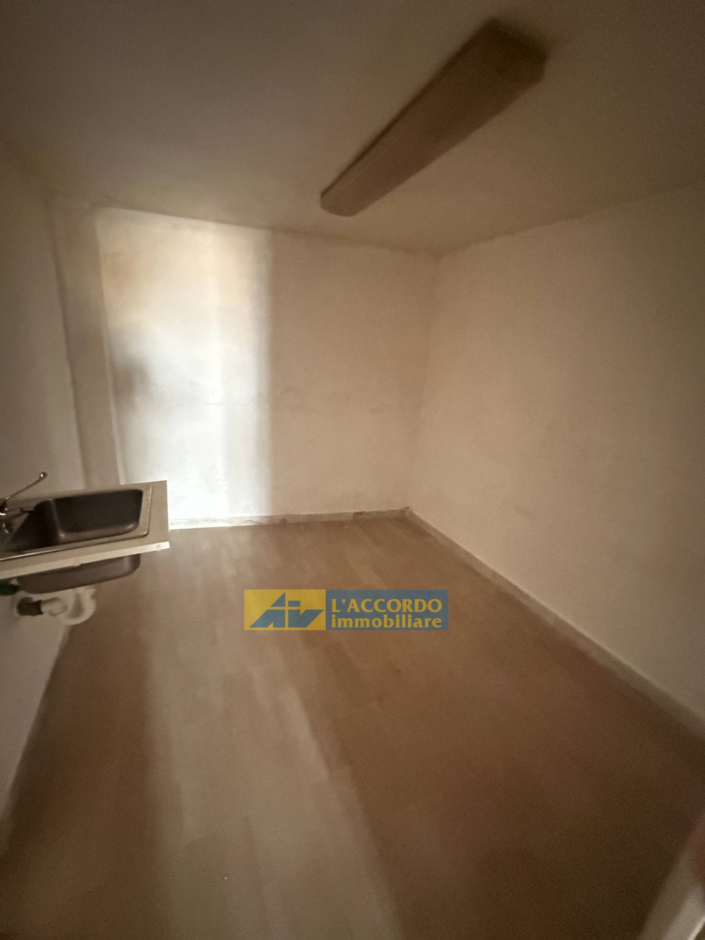 Locale commerciale in vendita a Cepagatti, Villanova