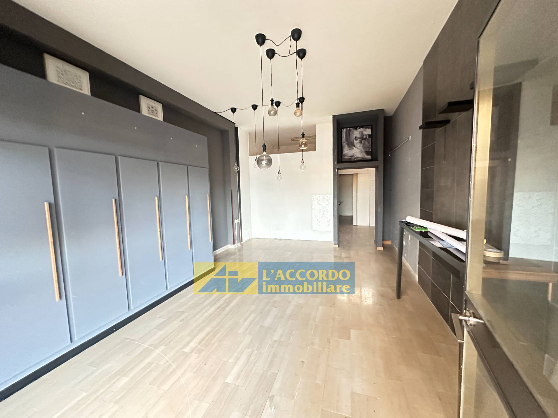 Locale commerciale in vendita a Cepagatti, Villanova