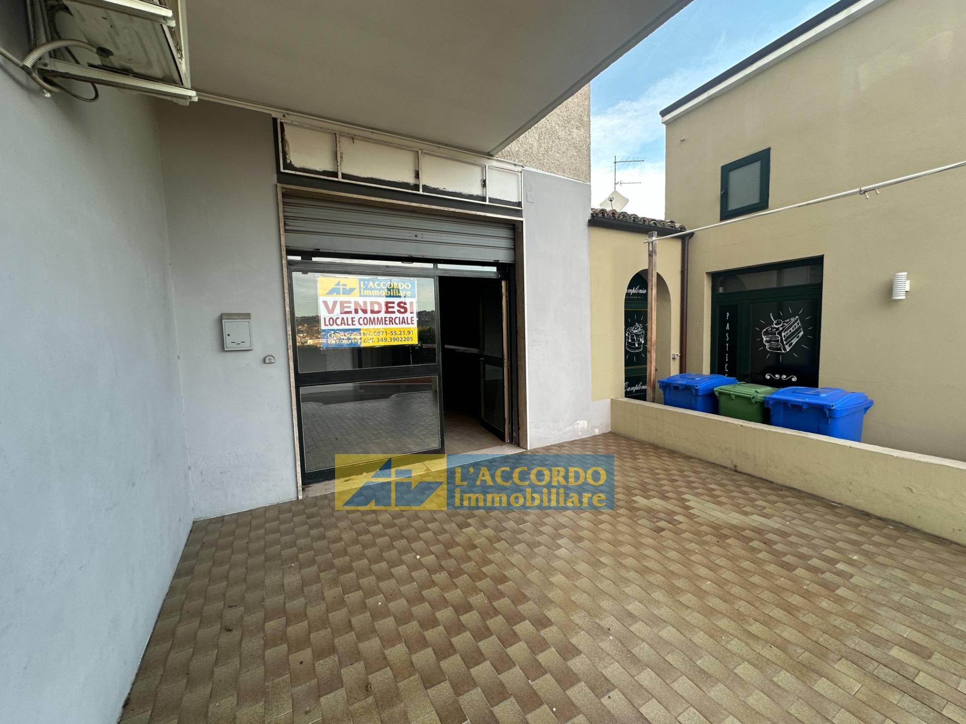 Locale commerciale in vendita a Cepagatti, Villanova