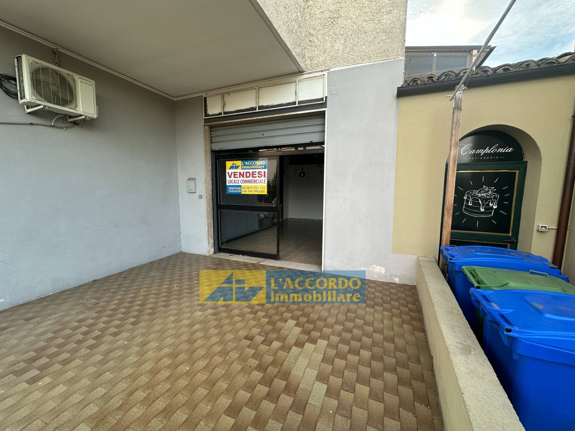 Locale commerciale in vendita a Cepagatti, Villanova