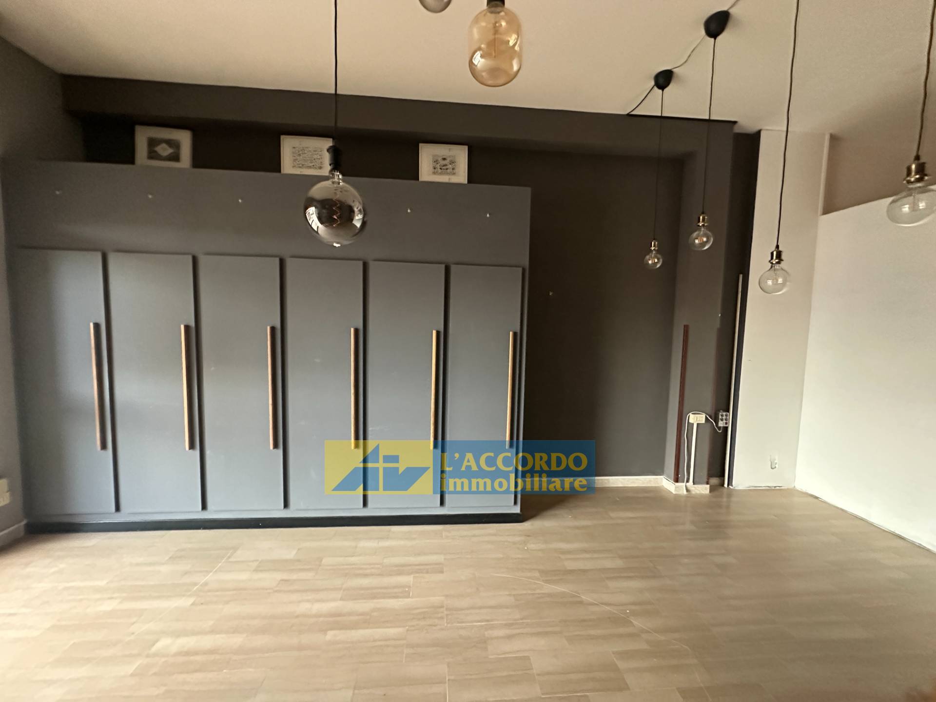 Locale commerciale in vendita a Cepagatti, Villanova