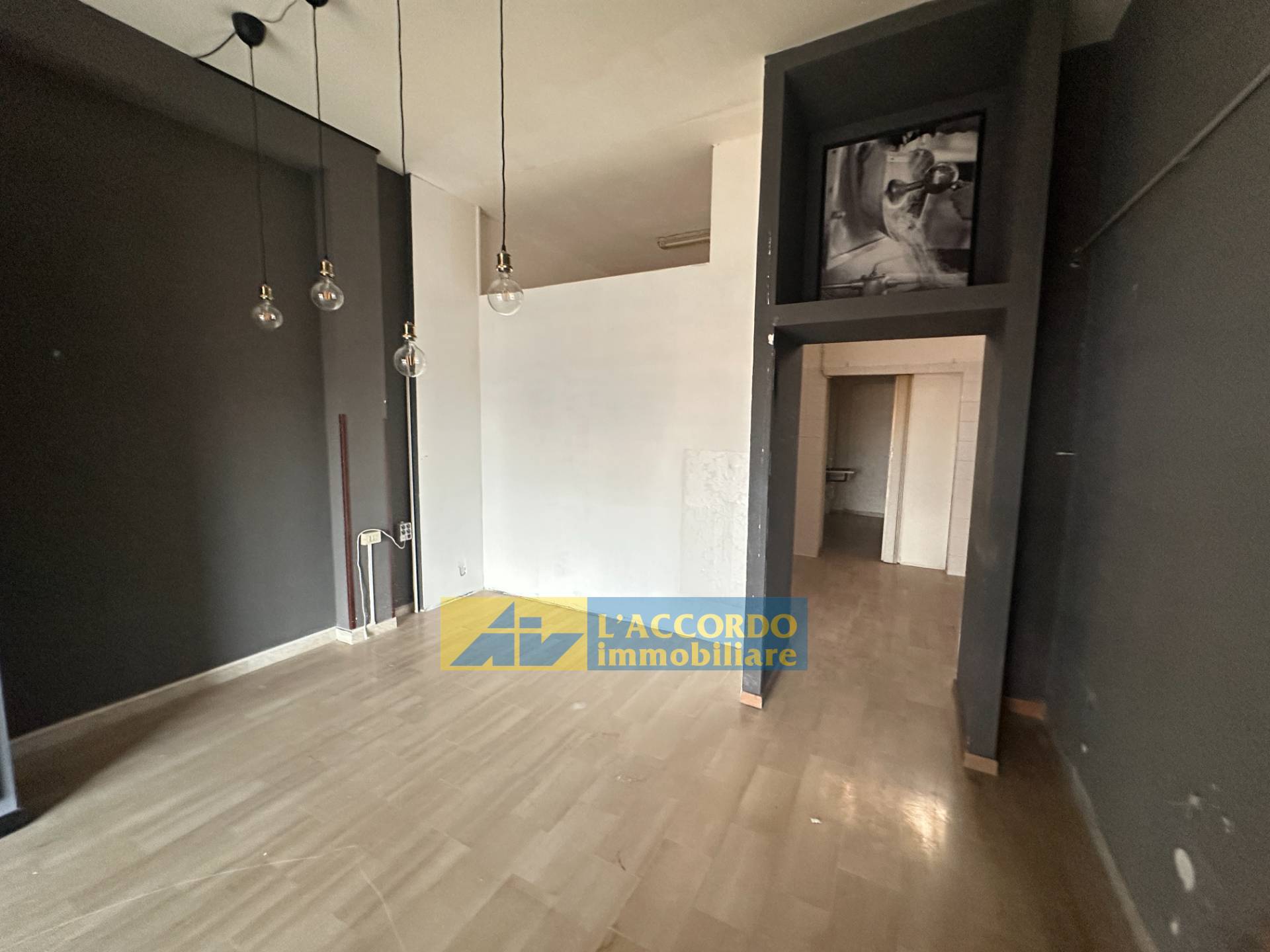 Locale commerciale in vendita a Cepagatti, Villanova