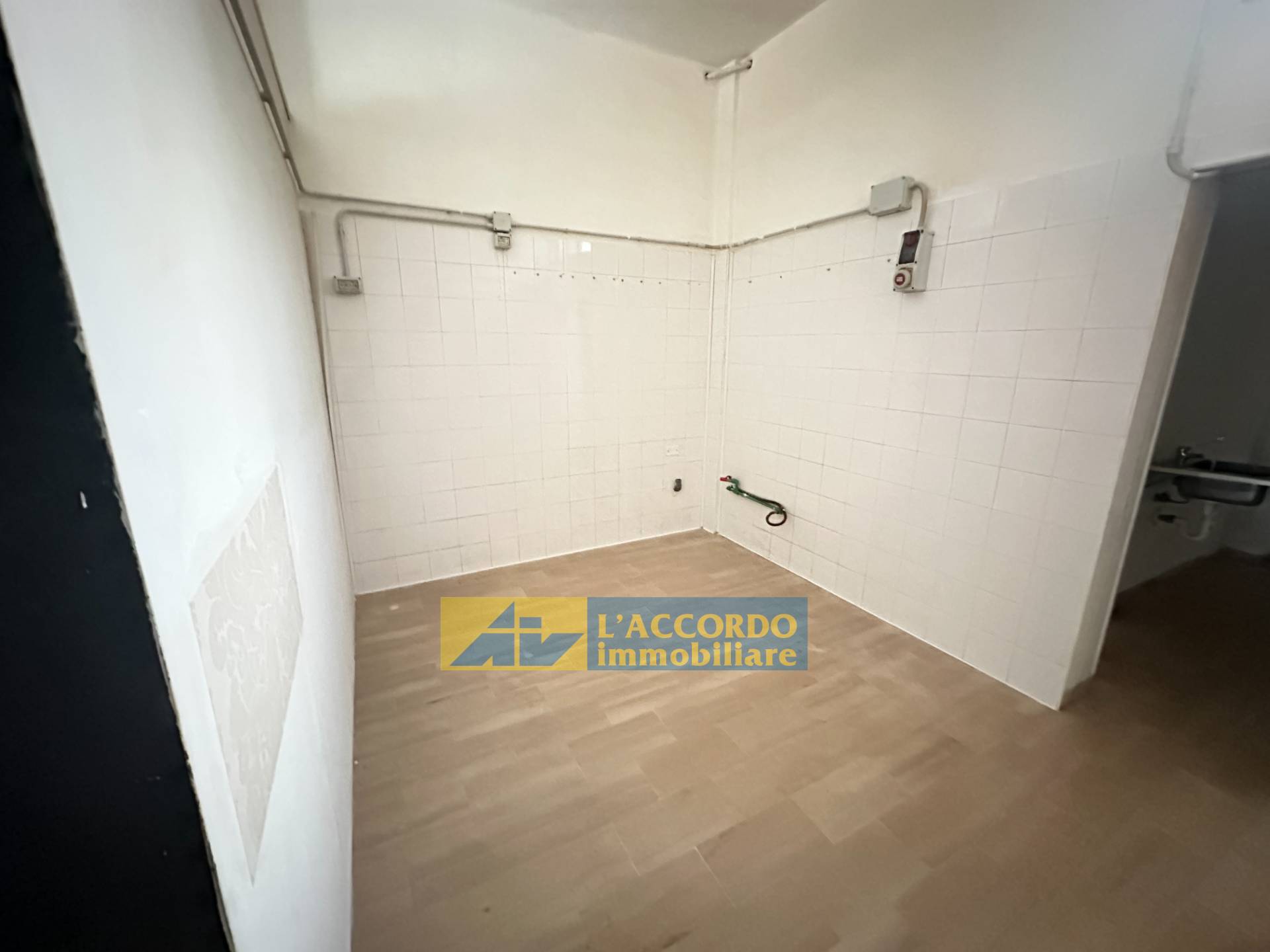 Locale commerciale in vendita a Cepagatti, Villanova