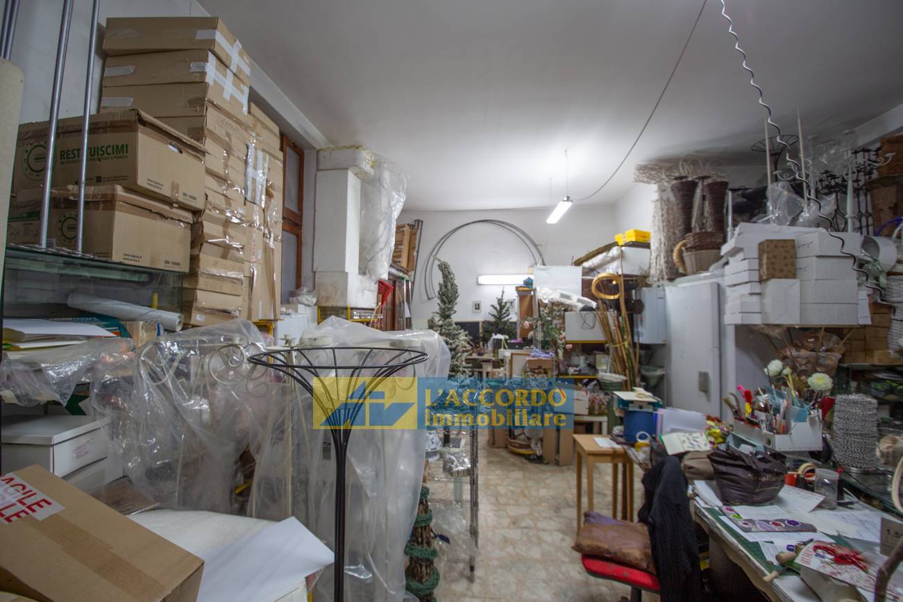 Locale commerciale in vendita a Chieti, Via Liberazione