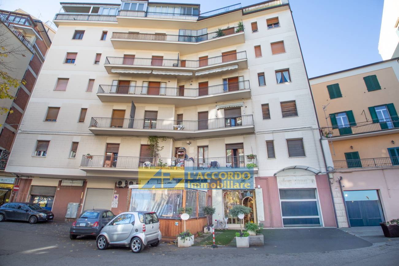 Locale commerciale in vendita a Chieti, Via Liberazione