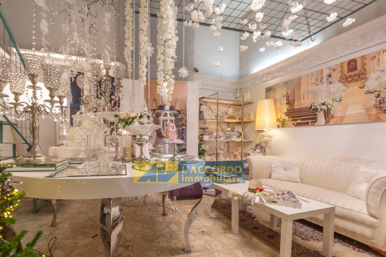 Locale commerciale in vendita a Chieti, Via Liberazione