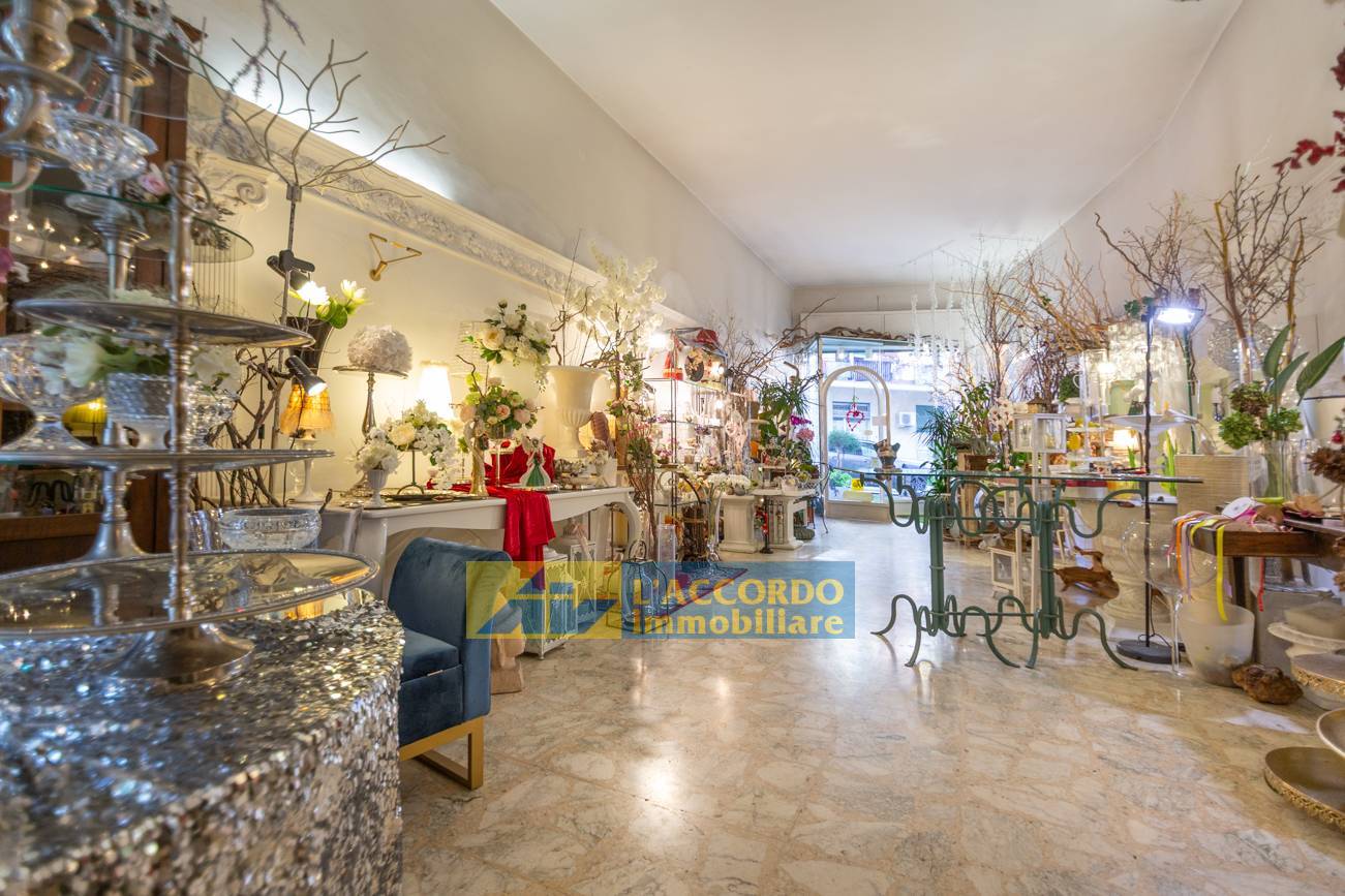 Locale commerciale in vendita a Chieti, Via Liberazione