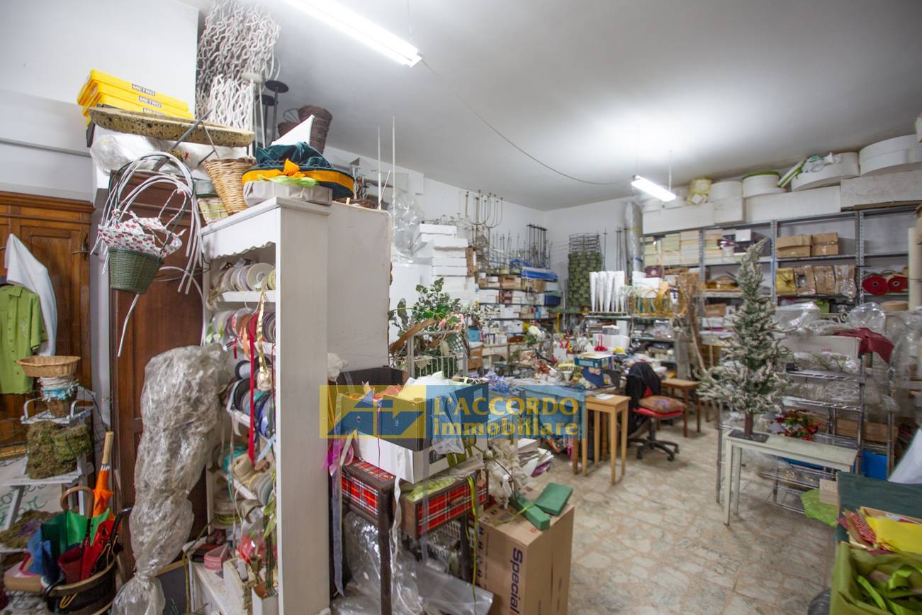 Locale commerciale in vendita a Chieti, Via Liberazione