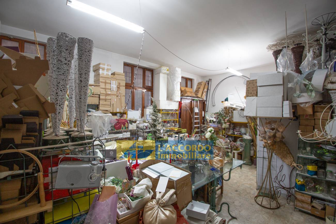 Locale commerciale in vendita a Chieti, Via Liberazione