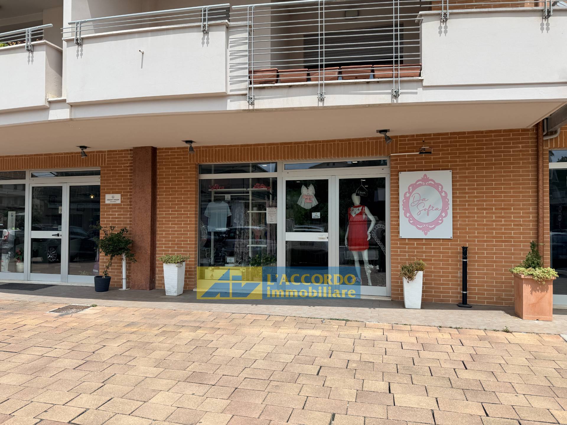 Locale commerciale in vendita a Chieti, Brecciarola