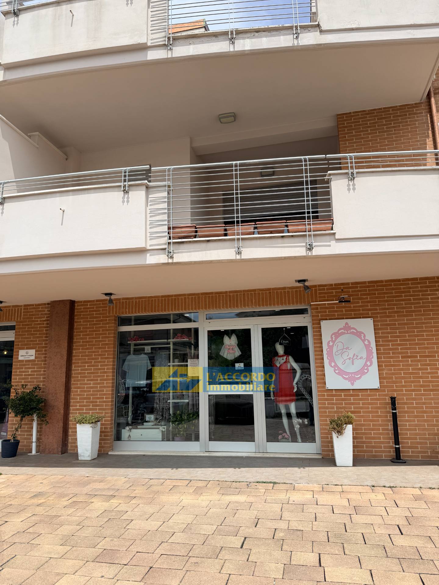 Locale commerciale in vendita a Chieti, Brecciarola