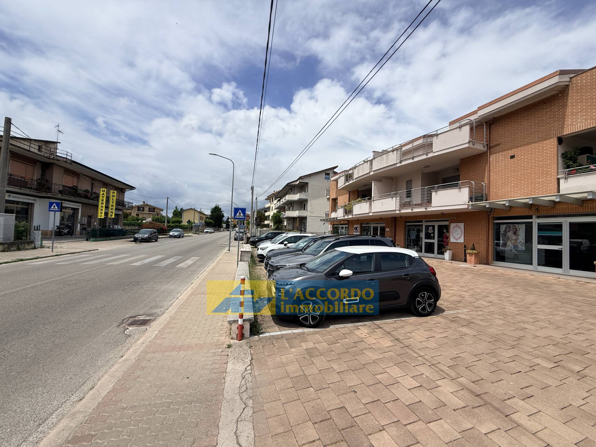 Locale commerciale in vendita a Chieti, Brecciarola