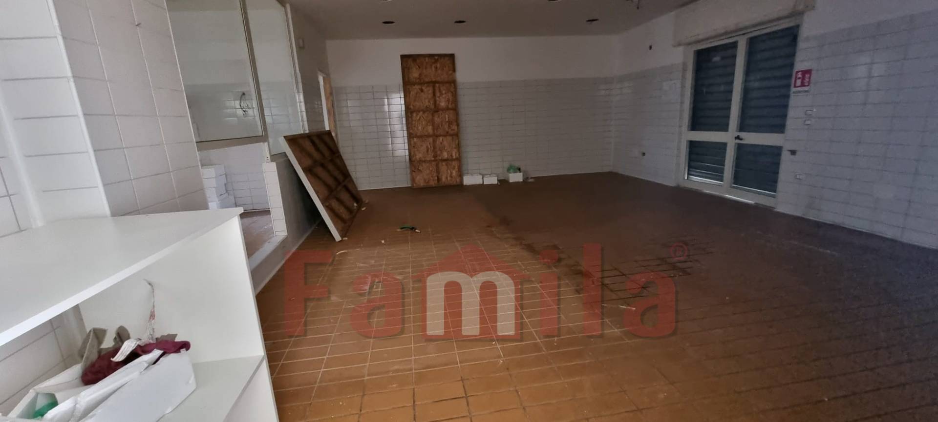 Locale commerciale in affitto a Sirignano
