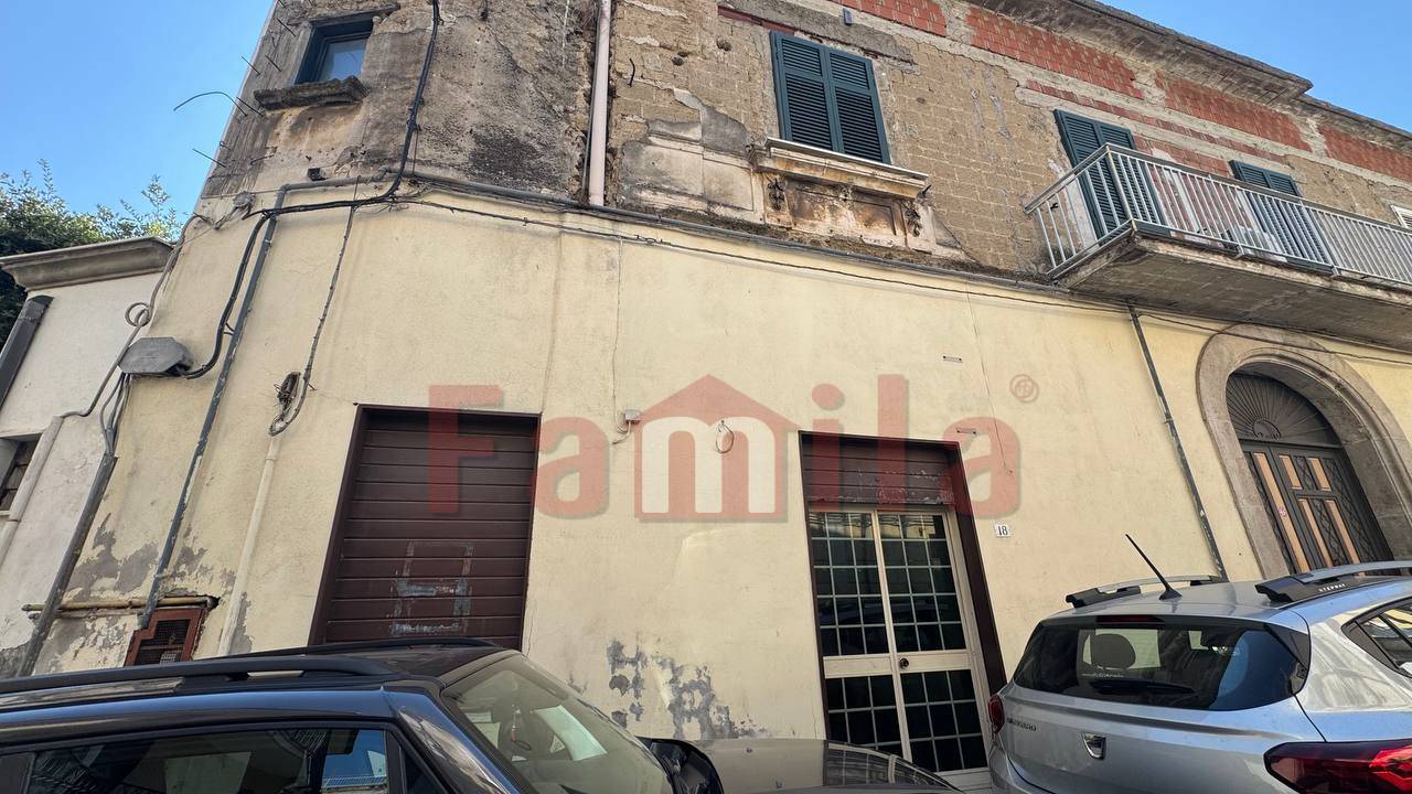 Locale uso deposito in vendita a Avella