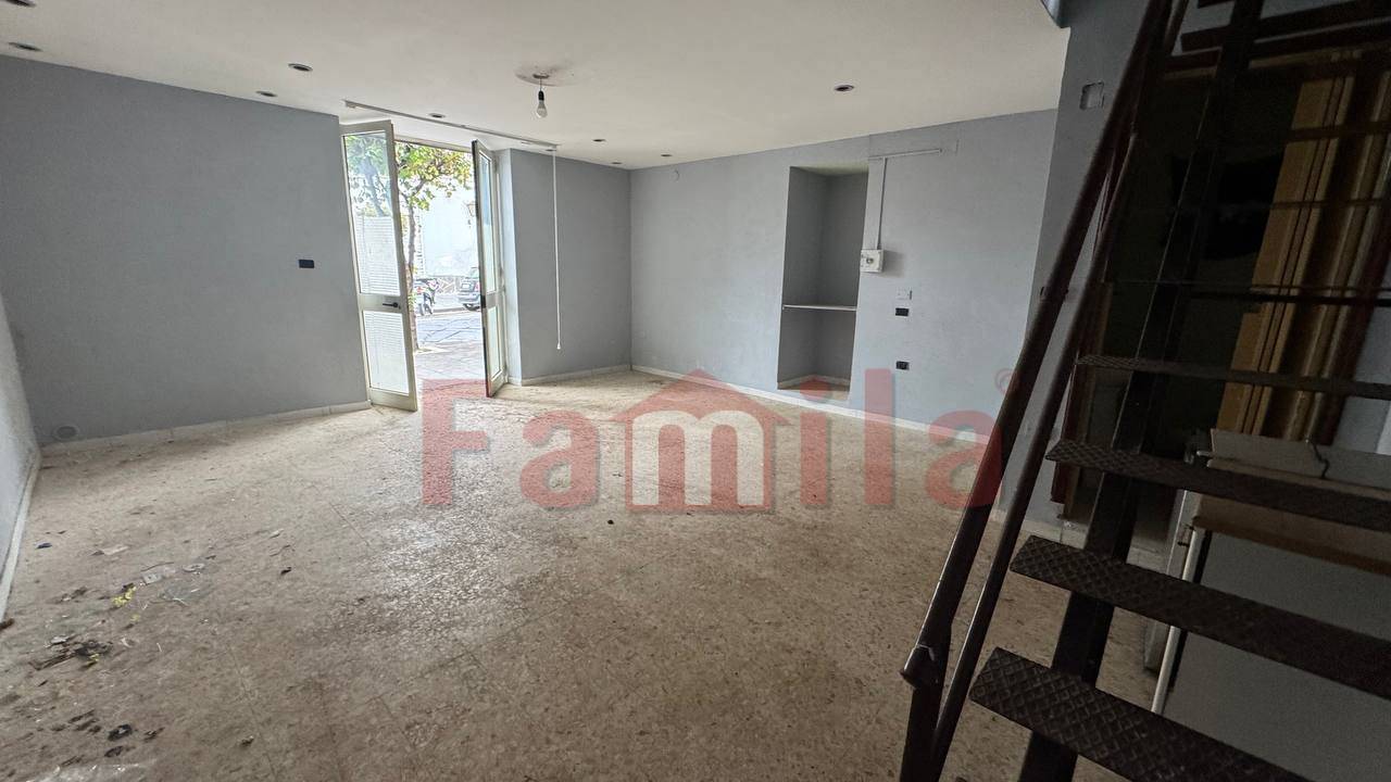 Locale commerciale in affitto a Baiano