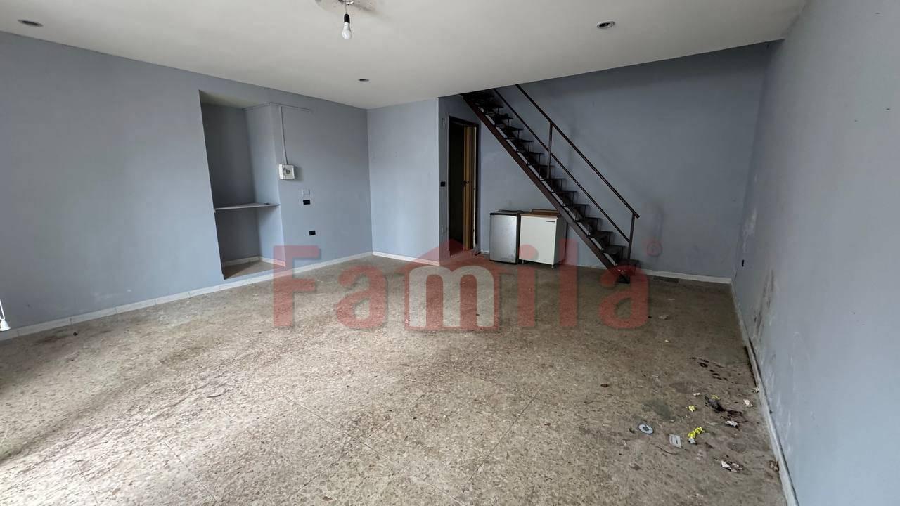 Locale commerciale in affitto a Baiano